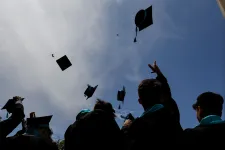 Jelentősen megvágná a doktori címért járó pótlékot a román kormány