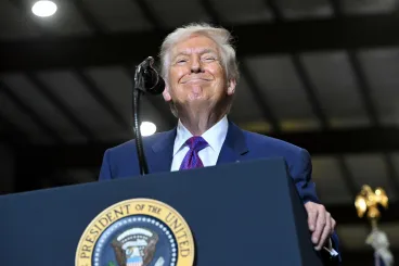 Trump nyilvánosságra hozza az amerikai ufóaktákat, miután Obama az űrlények létezéséről beszélt