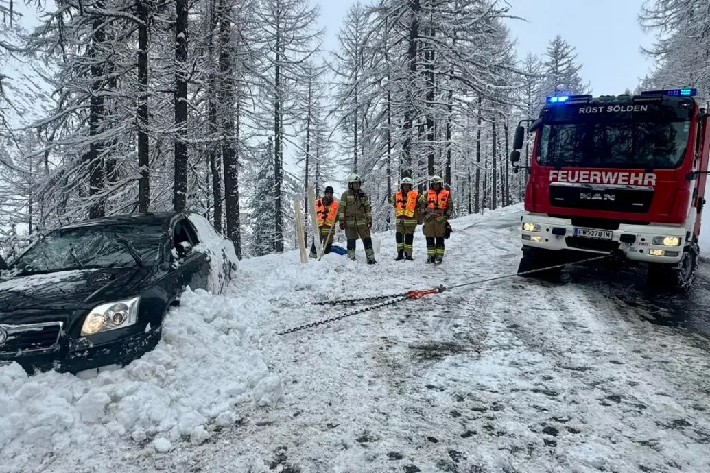 Nyugatról jön a havazás, narancs riasztást adtak ki hófúvás miatt több megyében