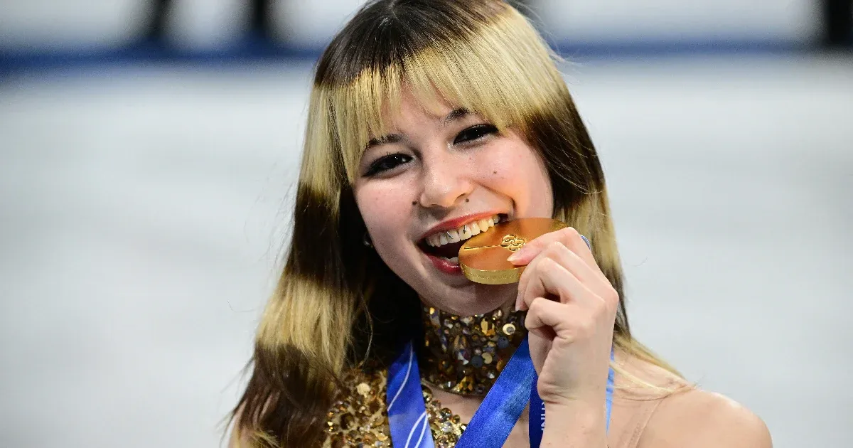 Évgyűrűkként tekint a hajába festett sávokra a kínai kémek célkeresztjébe került korcsolyabajnok