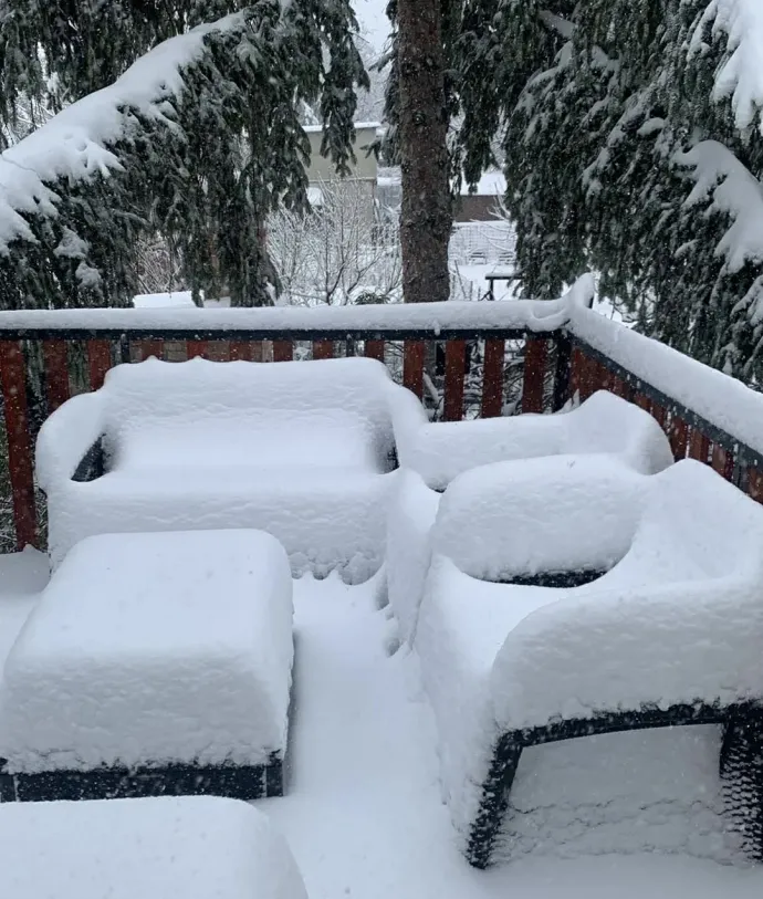 Behavazott soproni terasz péntek délelőtt – Fotó: Böszörményi Edina / Telex