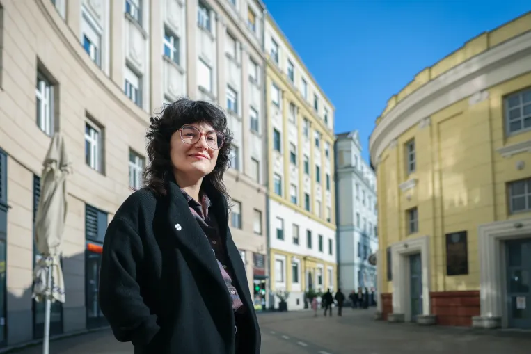 Manipulatívan és propagandisztikusan nyomják ránk, hogyan kell élni