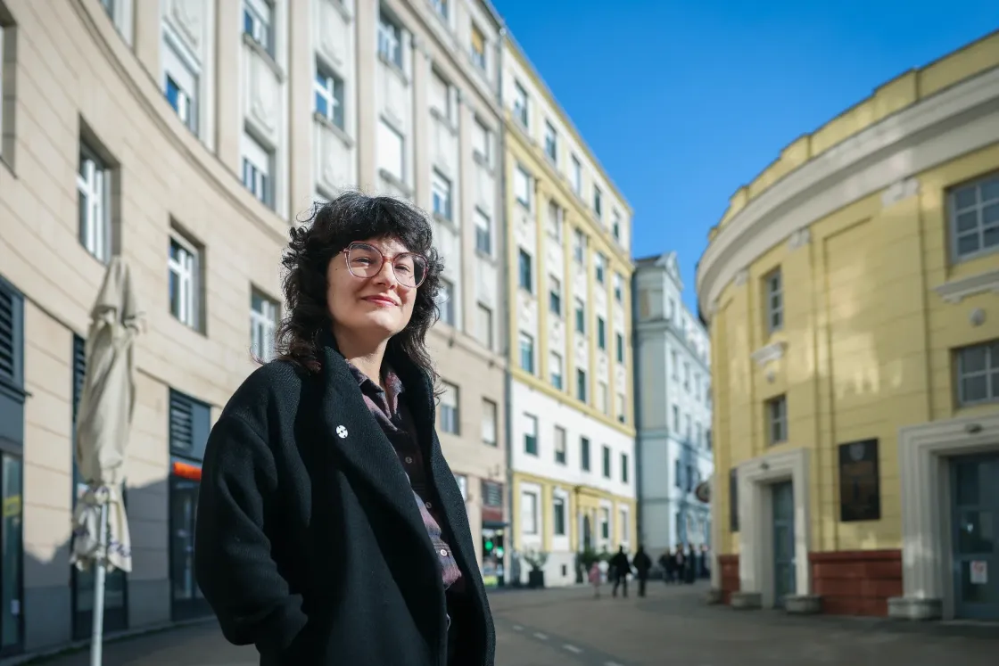 Manipulatívan és propagandisztikusan nyomják ránk, hogyan kell élni