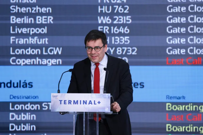 A Vinci Airports elnöke, Nicolas Notebaert mond beszédet – Fotó: Hevesi-Szabó Lujza / Telex