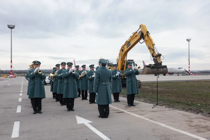Az ünnepélyes alapkőletétel – Fotó: Hevesi-Szabó Lujza / Telex