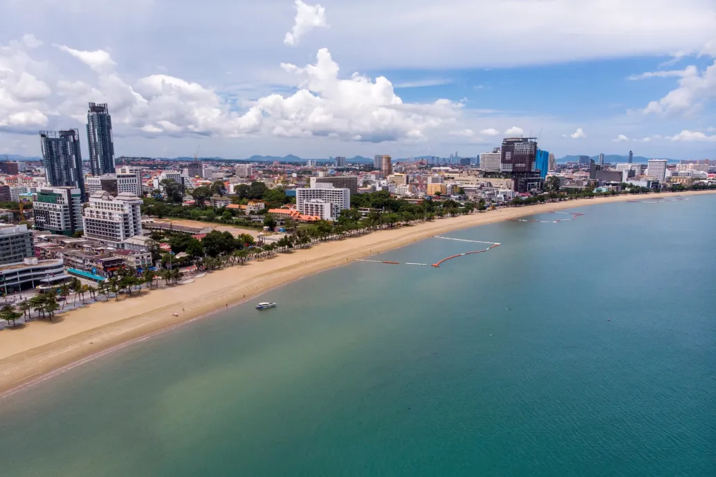 Kizuhant egy thaiföldi toronyház 18. emeletéről az Asos alapítója