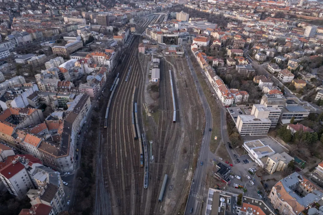 Lázárék megerősítették: Eladnák a budapesti pályaudvarok körüli állami ingatlanokat