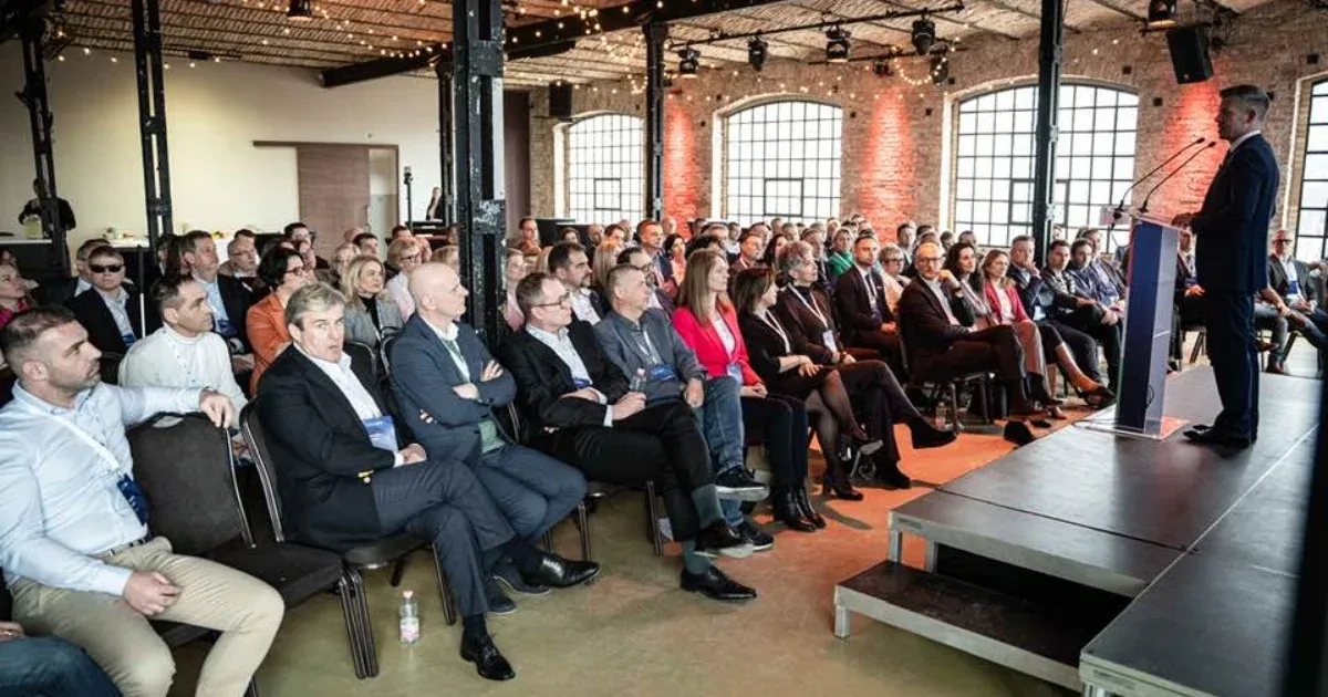 Magyar Péter vezeti a Tisza listáját, felkérték, hogy győzelem esetén ő vezesse a Tisza-kormányt is