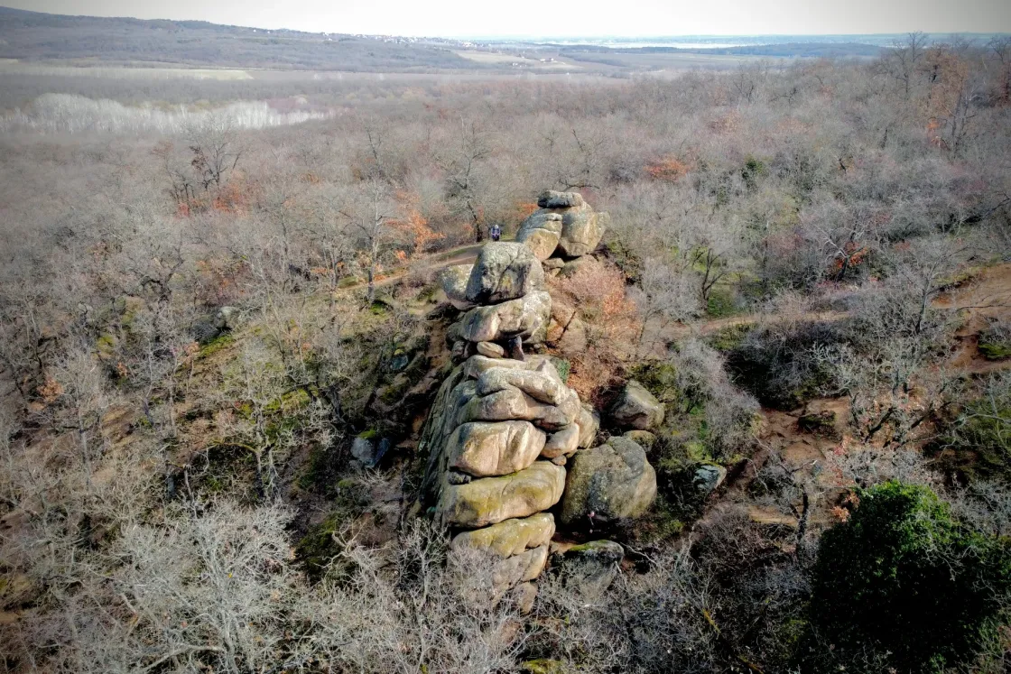 Pákozdi ingókövek: ez a magyar Stonehenge vagy inkább kriptogenetikus gránitellipszoid-torony?