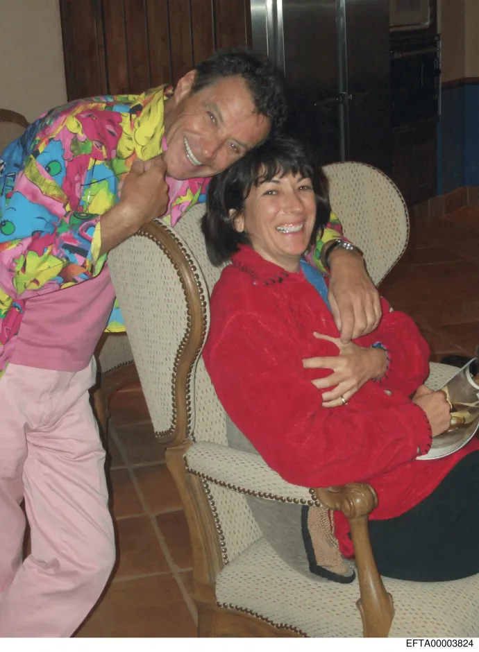 Jean-Luc Brunel és Ghislaine Maxwell egy az aktákból származó fotón – Fotó: US Department of Justice / AFP