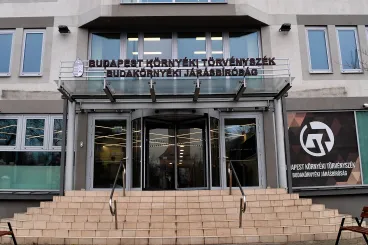 20 év fegyházat kapott egy férfi, aki rászoruló gyerekek bizalmába férkőzött, aztán megerőszakolta őket