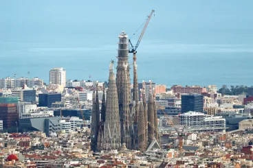172,5 méter: helyére került a központi torony utolsó eleme, elérte végső magasságát a Sagrada Familia