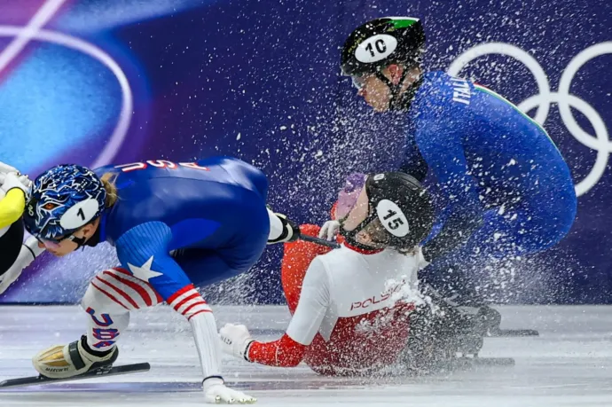 Műteni kellett a lengyel korcsolyázó szemét, akinek riválisa pengéje vágta meg az arcát