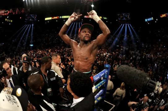 Visszatér Floyd Mayweather, Mike Tysonnal bokszolhat áprilisban