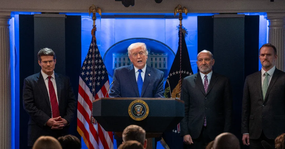 Donald Trump annyira megsértődött a Legfelsőbb Bíróságra, hogy még 5 százalékpontot rádob az egy napja bejelentett vámokra