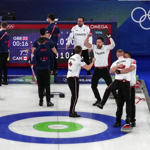 Klæbo halhatatlan lett, a finnek kiütéssel nyertek hokibronzot, a britek 102 év után sem győztek Kép