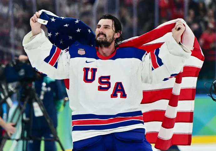 Az amerikaiak kapusa, Connor Hellebuyck – Fotó: Mónus Márton / Reuters