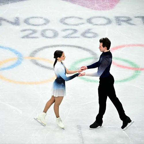 Magyar Hang: A Fidesz vezetése utasította a MOB-ot, hogy ne az orosz származású műkorcsolyázók vigyék a zászlót a téli olimpia záróünnepségén Kép