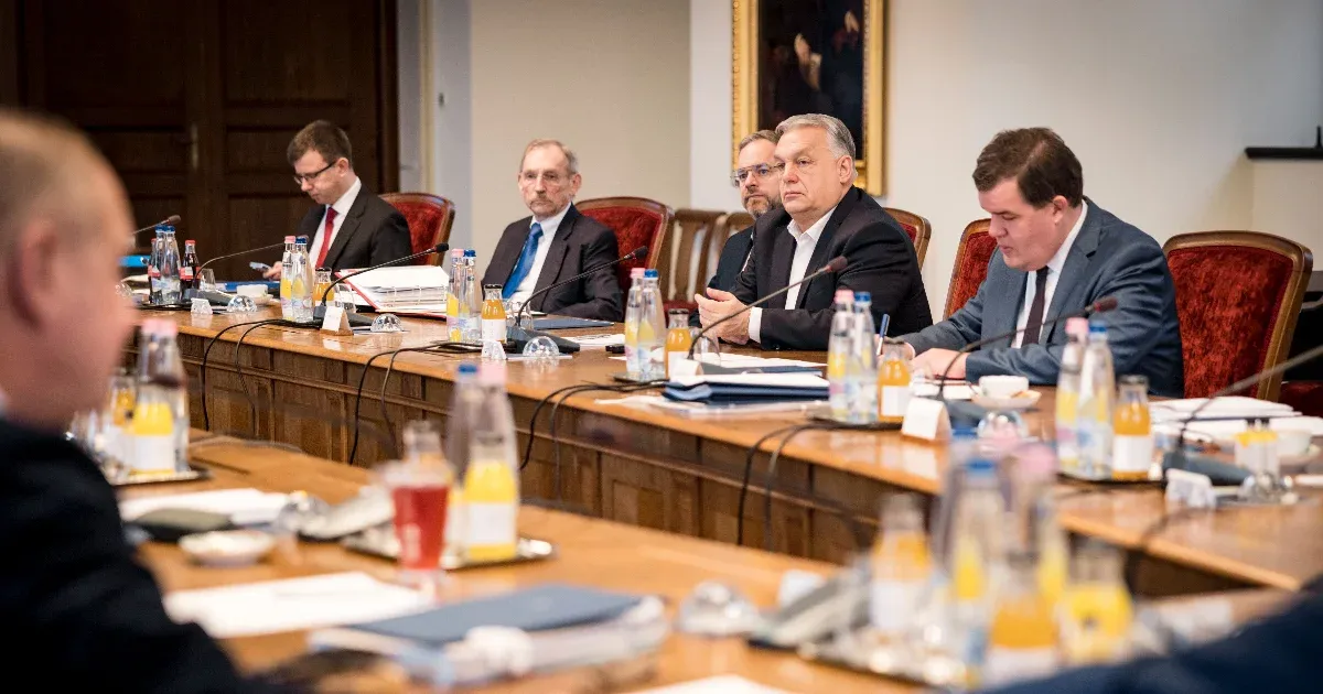 Félezernél több döntés rejtett el a kormány határozatokban 2025-ben