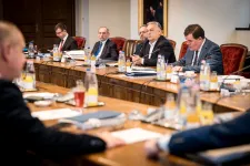 Félezernél több döntést rejtett el a kormány határozatokban 2025-ben