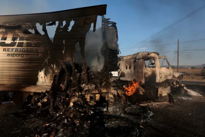 Káosz és lángok Mexikóban a keresett drogbáró megölése után