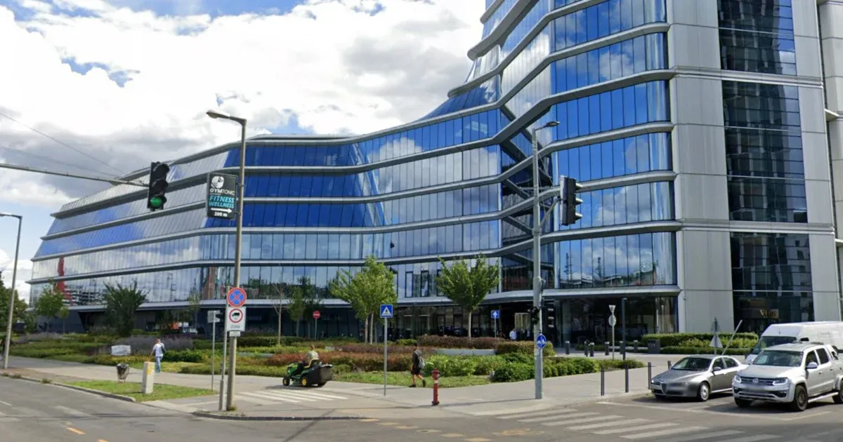 Késelésbe torkollott egy verekedés a MOL Campuson, egy ember életveszélyesen megsérült