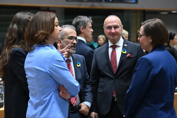 Elárulják a saját harcukat a szabadságért, Magyarország Oroszország érdekeit szolgálja – EU-s reakciók az ukrán kölcsön blokkolásáról