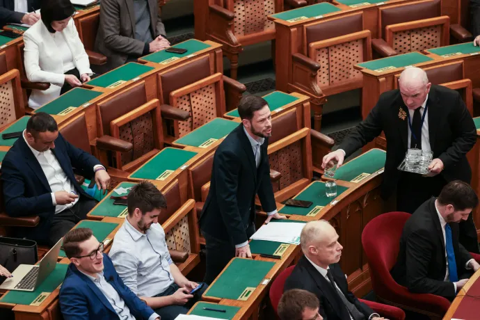Tordai Bence szólal fel – Fotó: Hevesi-Szabó Lujza / Telex