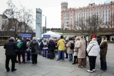 Aláírásgyűjtős számháborúval dörrent be hivatalosan is a kampány