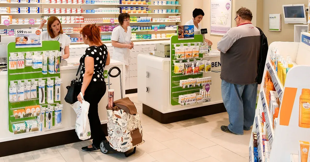 Tehermentesítheti az orvost, de biztonsági kockázat is lehet, ha a gyógyszerész írhat fel orvosságot