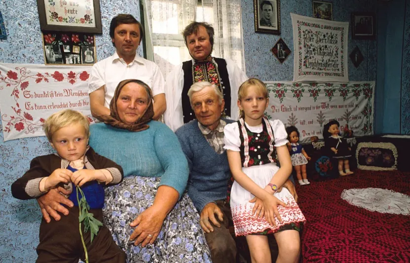 A romániai német, zsidó és roma közösségek története a diktatúra alatt: a deportálásoktól az emigrációig