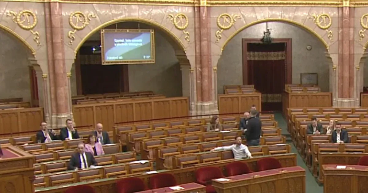 A fideszesek képviselők nem mentek el a parlament Samsung-ügyben összehívott rendkívüli ülésére