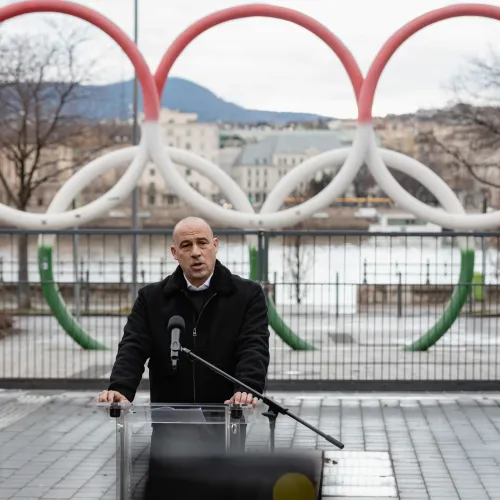 A Bayern edzője szerint a fekete futballisták nem kapnak támogatást Magyarországon, Schmidt Ádám valótlan híresztelésről beszélt Kép