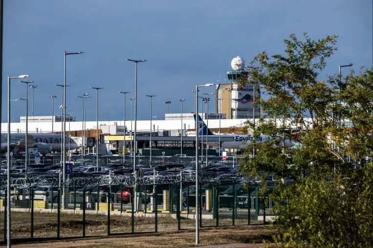 Sokkal drágább lehet a budapesti reptérre utazás a brüsszelinél a koncessziós vasúton