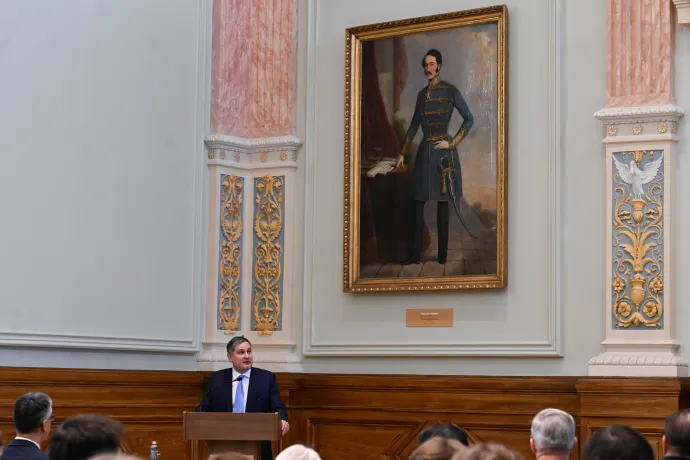 Nagy Márton nemzetgazdasági miniszter nyitóbeszédet mond a Nemzeti Közszolgálati Egyetemen 2026. február 23-án – Fotó: Bruzák Noém / MTI