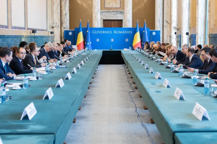 Egy meleg, egy hideg: tompítják az adóemeléseket, de indulnak a közigazgatási visszavágások