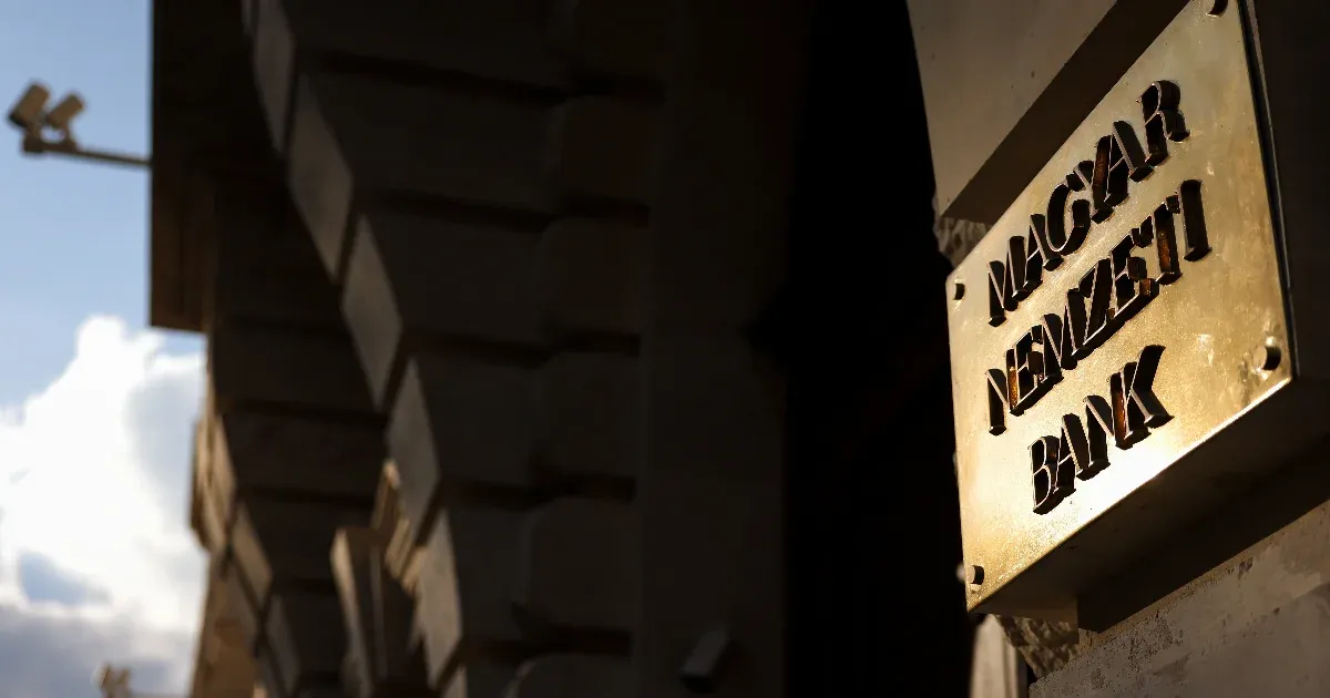 Bennfentes kereskedelem miatt vizsgálatot indított a Mollal szemben az MNB