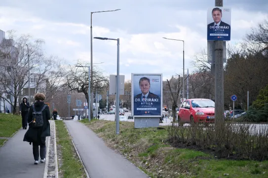 Parlamentből vezényelt lejáratásról írt Jámbor András, a pécsi fideszes jelölt szerint mindennek az ellenkezője az igaz