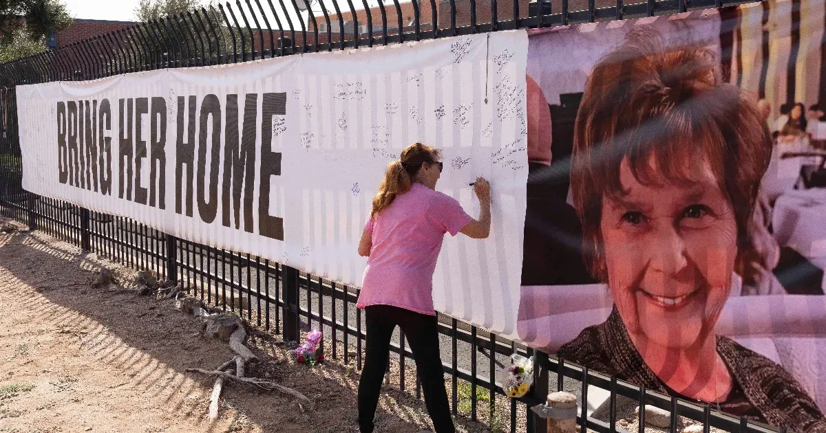 Egymillió dolláros nyomravezetői díjat ajánl az elrabolt anyjával kapcsolatos információkért az ismert amerikai műsorvezető