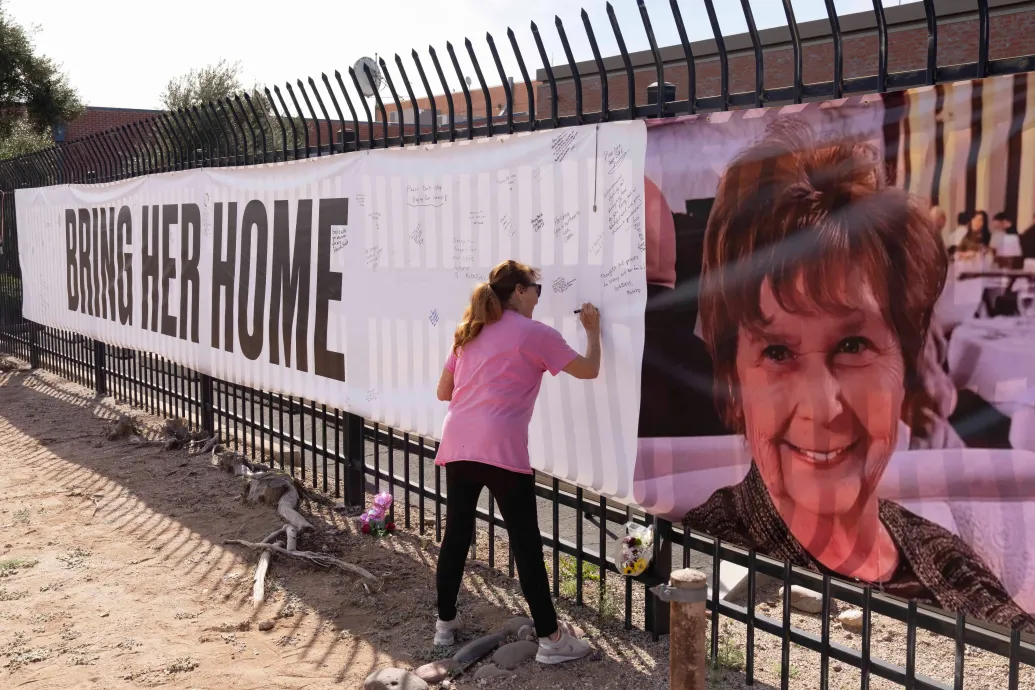 Egymillió dolláros nyomravezetői díjat ajánl az elrabolt anyjával kapcsolatos információkért az ismert amerikai műsorvezető