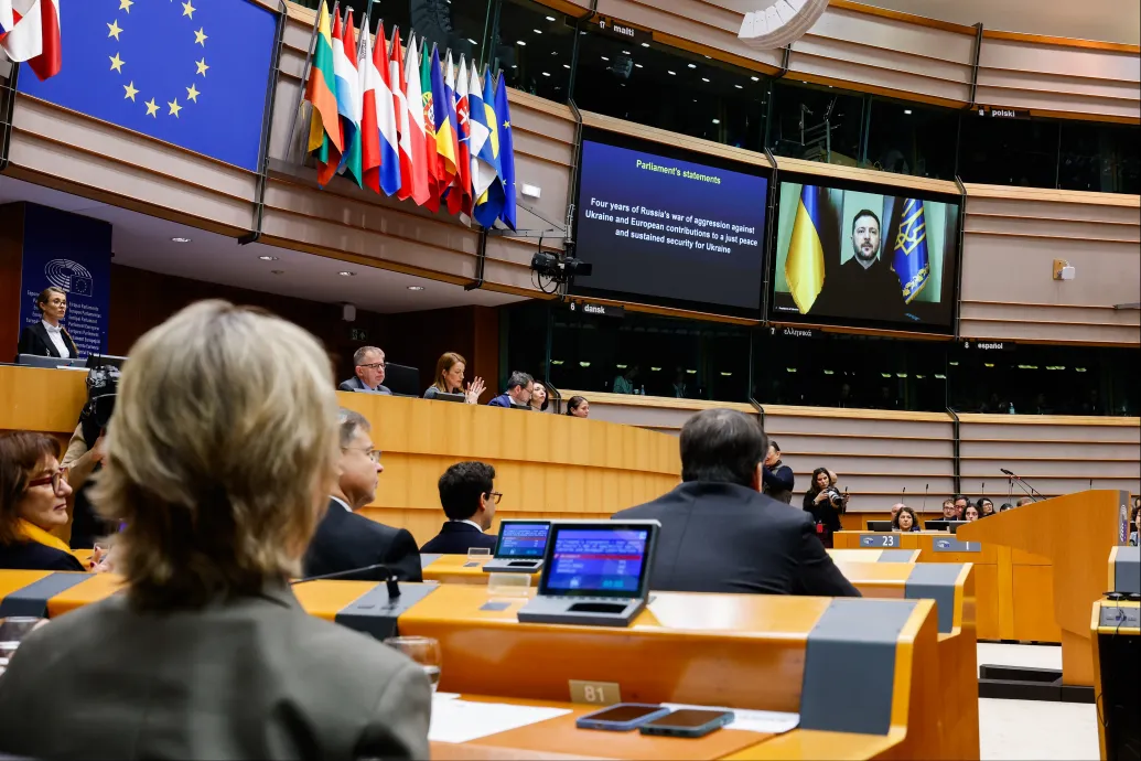 Videón Zelenszkij, a felszólalásokban gyakran Orbán lett a vendégszereplő az EP Ukrajna-vitáján