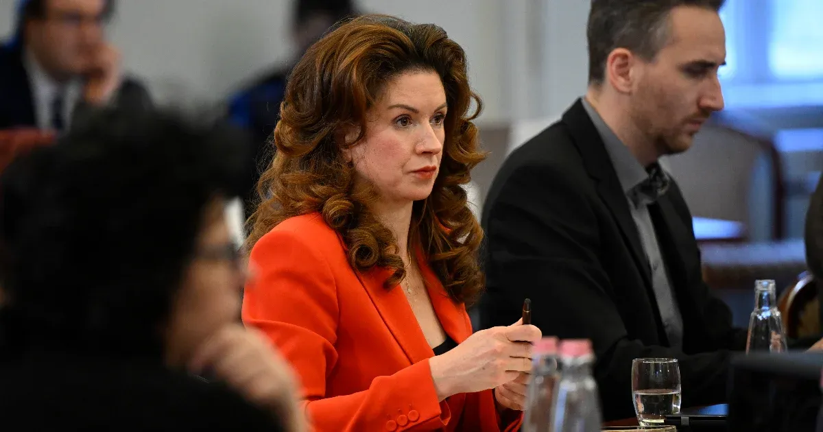 Döntött a bíróság: Tüttő Kata főpolgármester-helyettesnek jelölésére kötelezik Sára Botond főispánt