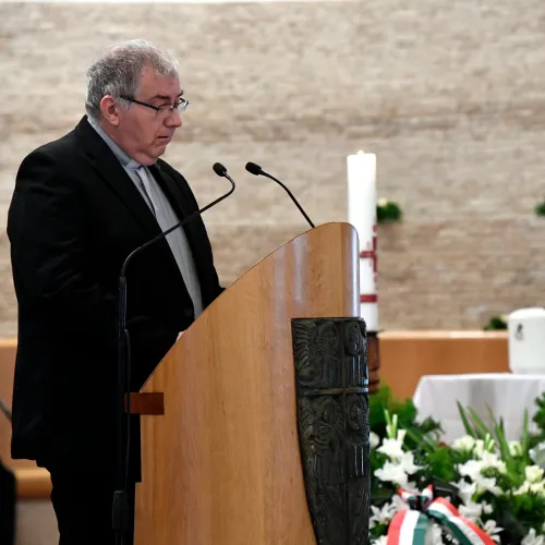 Tíz évre eltiltották Pajor András zuglói plébánost a papi feladatok gyakorlásától Kép