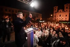 Medián: 55-35-re vezet a Tisza a biztos pártválasztók között, de a teljes népességben is nagy az előnye