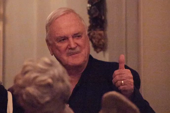 John Cleese beszólt Orbánnak, a miniszterelnök visszaszólt neki