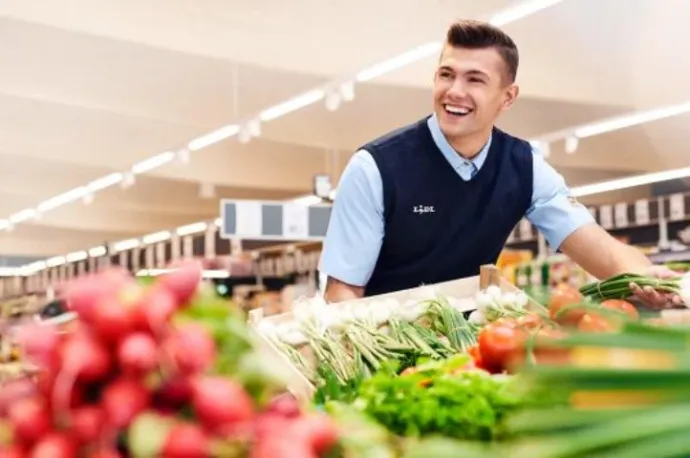 Szigorúbb a törvénynél: a Lidl komolyan veszi az élelmiszer-biztonságot