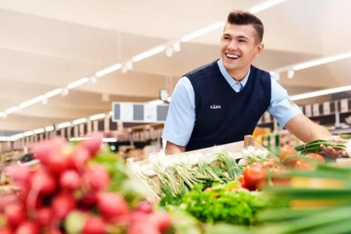 Szigorúbb a törvénynél: a Lidl komolyan veszi az élelmiszer-biztonságot