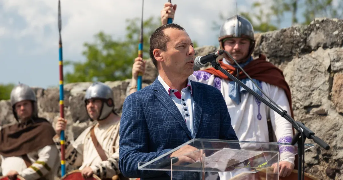 Verőcei „zsiráfketrec”: nem a világörökségi cím elvesztése miatt kell visszafizetni 300 milliót, hanem mert nem valósult meg a cél