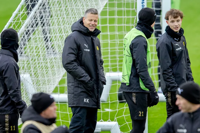 A Bodø/Glimt vezetőedzője, Kjetil Knutsen edzésen a bodøi Aspmyra stadionban a Bajnokok Ligája első fordulójának elődöntő mérkőzése előtti este, 2026. február 17-én – Fotó: Thomas Andersen / NTB / AFP