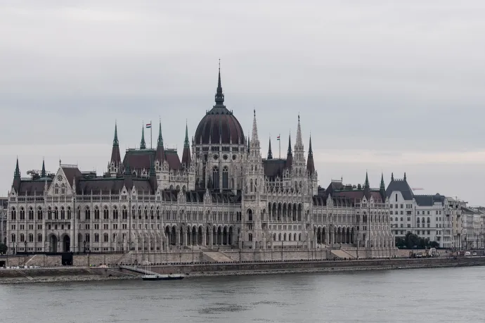 Közel 400 milliárd forintnyi dolláralapú hitelt vett fel a magyar állam